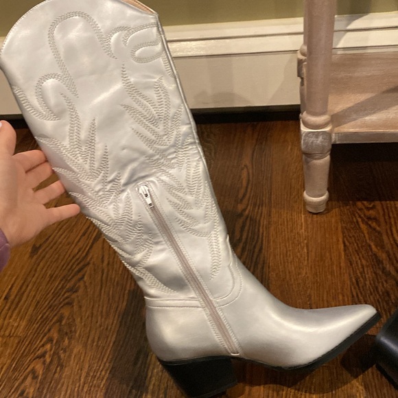 Oasis Society Cowboy Boots - Picture 5 of 8